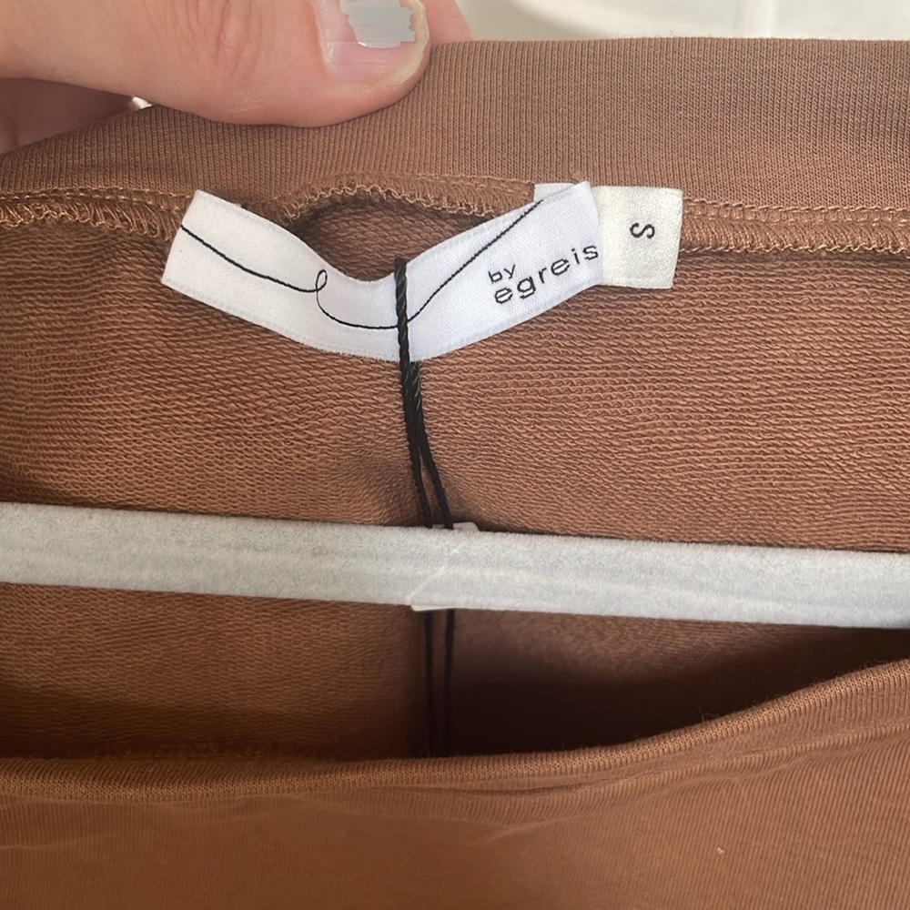 *SALE* Egreis Crop Top - Picture 2 of 6